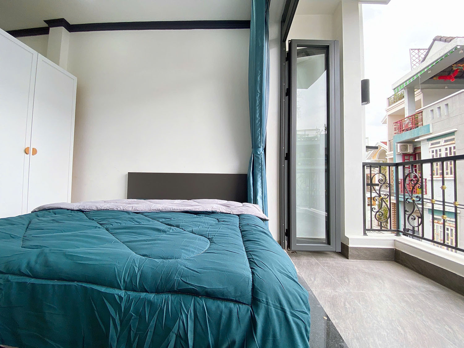 Nhà phố 2 lầu, sân thượng (3,5mx17m) gồm mặt bằng k.doanh và 6 phòng d.vụ Đường Nguyễn Thanh Tuyền